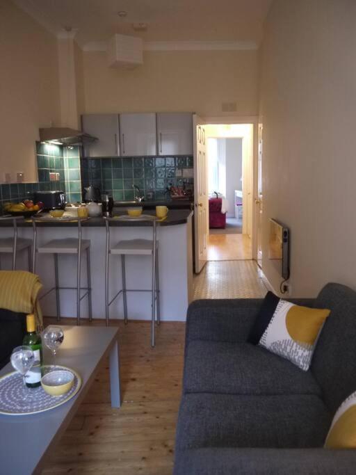 Fabulous Location, One Bedroom West End Flat, Just Off Byres Rd, Close To Sec & Hydro Глазго Экстерьер фото